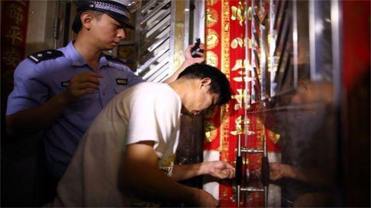 巴中请开锁师傅开了锁后，师傅为什么一般都不进门，就算主人请也不进去？